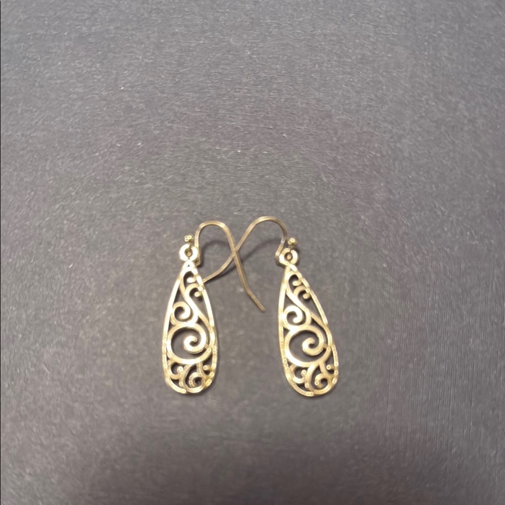 Elegant Gold Filigree Earrings